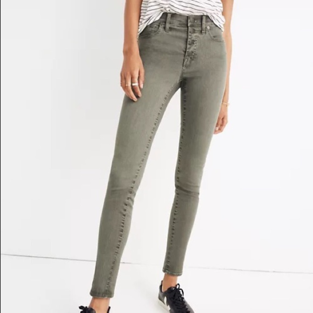 Madewell 9" Mid-Rise Skinny Jeans: Garment-Dyed Button-Front. Light green/gray